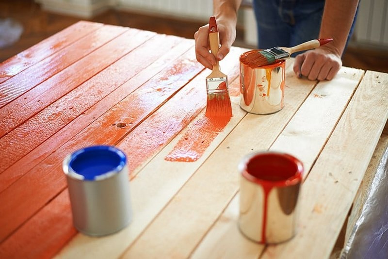 راهنمای انتخاب بهترین رنگ برای صندلی چوبی